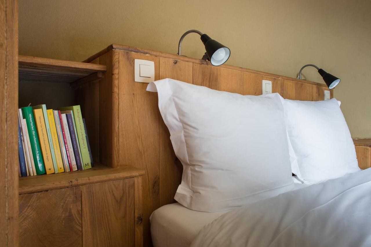 Poeziehotel Surplace - 15 Min Van Pairi Daiza & Industriezone Ghislenghien Bever エクステリア 写真